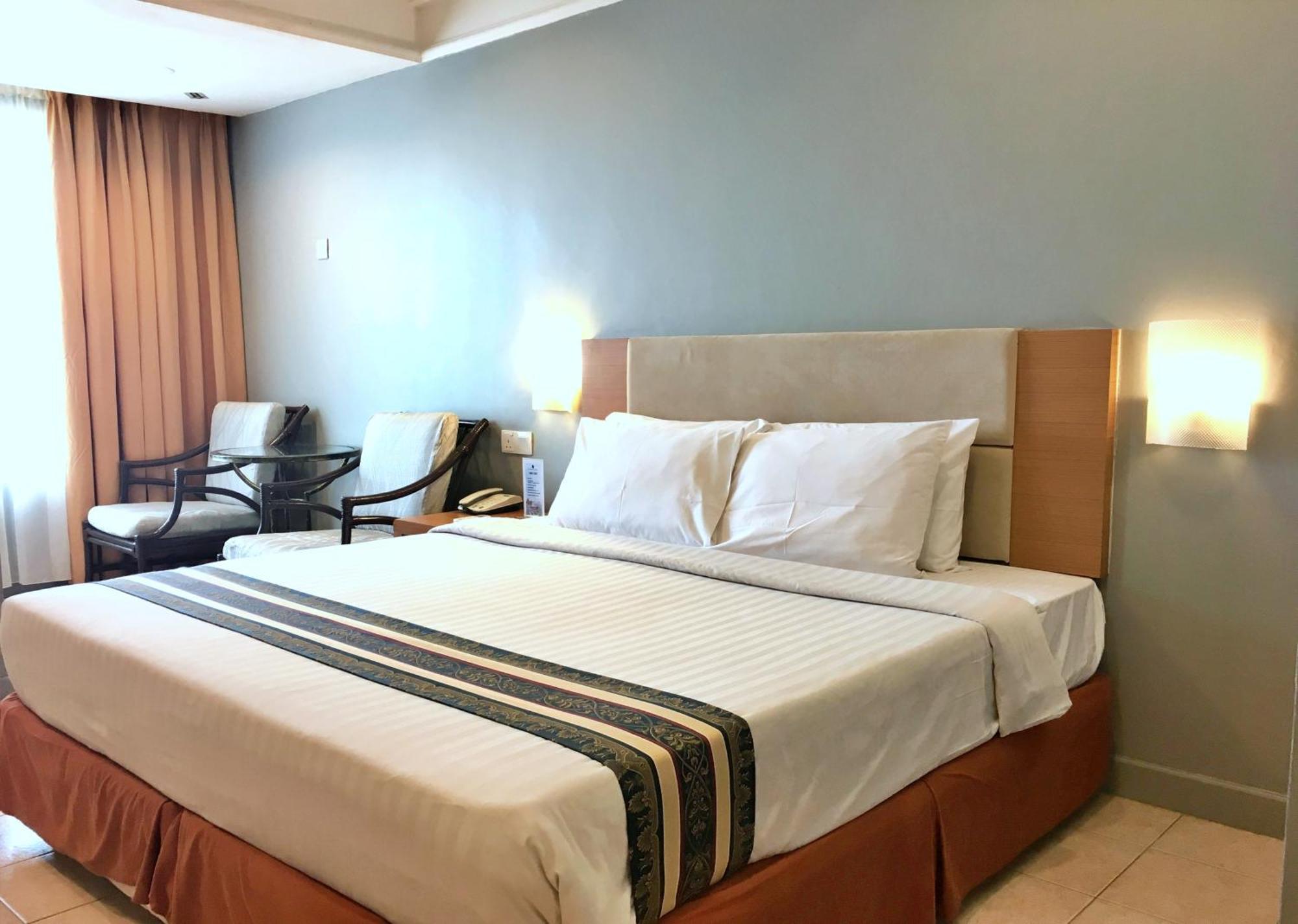 Corus Paradise Resort Петалинг Джая Екстериор снимка