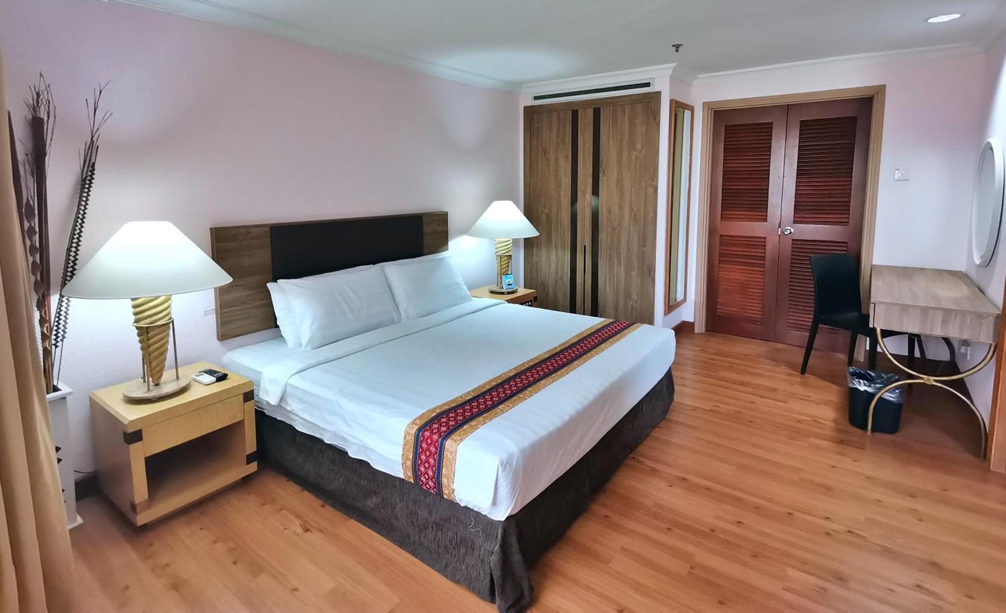 Corus Paradise Resort Петалинг Джая Екстериор снимка